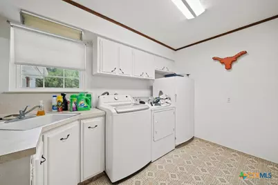 699 Floral Avenue, New Braunfels, TX 78130 - Photo 20