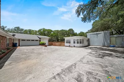 699 Floral Avenue, New Braunfels, TX 78130 - Photo 42