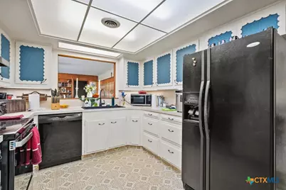 699 Floral Avenue, New Braunfels, TX 78130 - Photo 18