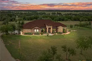 128 Strada Luca, Florence, TX 76527 - Photo 1