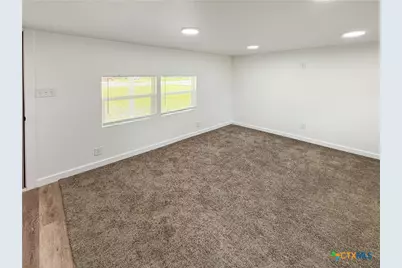 215 E Valley Road, Harker Heights, TX 76548 - Photo 14