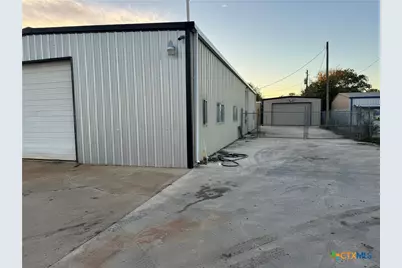 9605 N Navarro Street, Victoria, TX 77904 - Photo 2