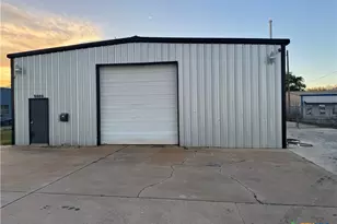 9605 N Navarro St, Victoria, TX 77904 - Photo 1