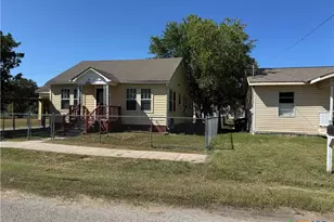 602 & 606 E Clayton St, Cuero, TX 77954 - Photo 1