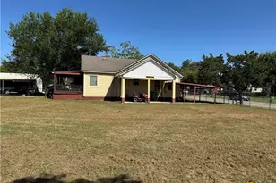 602 & 606 E Clayton St, Cuero, TX 77954 - Photo 4