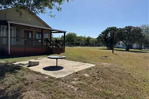 602 & 606 E Clayton St, Cuero, TX 77954 - Photo 32
