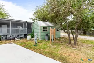 914 916 918 Mission St, Rockport, TX 78382 - Photo 10