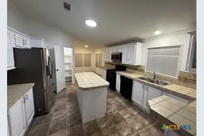 167 Lakeside Pass, New Braunfels, TX 78130 - Photo 6