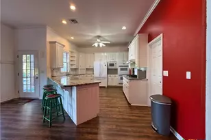 868 Shannon Ln, Port Lavaca, TX 77979 - Photo 8