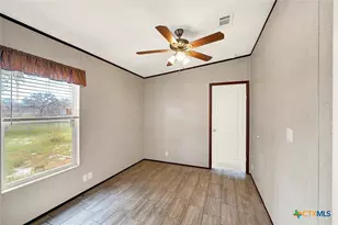 345 Shorthorn Rd, Stockdale, TX 78160 - Photo 20