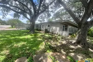 702 E Mesquite Ln, Victoria, TX 77901 - Photo 2