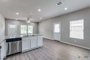 228 W Martindale, Seguin, TX 78155 - Photo 12