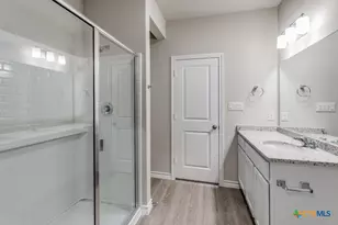 228 W Martindale, Seguin, TX 78155 - Photo 20