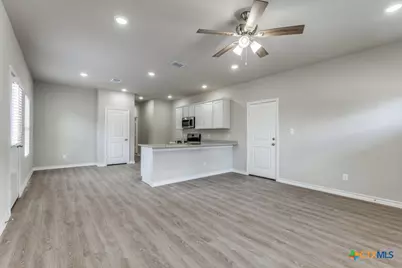 228 W Martindale, Seguin, TX 78155 - Photo 8