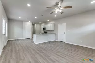 228 W Martindale, Seguin, TX 78155 - Photo 8