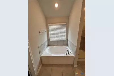 724 Stonemanor, Seguin, TX 78155 - Photo 8