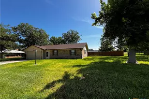 151 Mockingbird Ln, Lampasas, TX 76550 - Photo 2