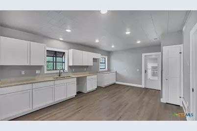 101 E East Street, Stockdale, TX 78160 - Photo 4