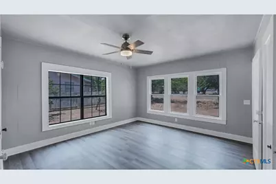 101 E East Street, Stockdale, TX 78160 - Photo 6