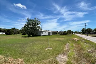 204 N 4th St, Seadrift, TX 77983 - Photo 20