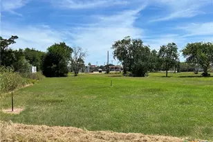 204 N 4th St, Seadrift, TX 77983 - Photo 18