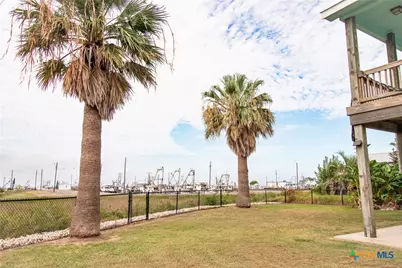 214 E Bay Avenue, Seadrift, TX 77983 - Photo 6