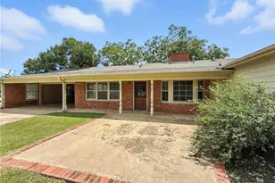 700 Park St, Gatesville, TX 76528 - Photo 8