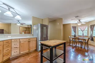 560 Bluff Ridge Ct, New Braunfels, TX 78132 - Photo 8