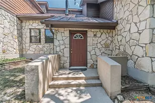 560 Bluff Ridge Ct, New Braunfels, TX 78132 - Photo 2