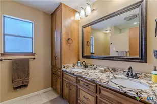 560 Bluff Ridge Ct, New Braunfels, TX 78132 - Photo 22