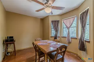 560 Bluff Ridge Ct, New Braunfels, TX 78132 - Photo 10