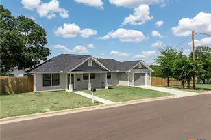 1407 Mill St, Gatesville, TX 76528 - Photo 2