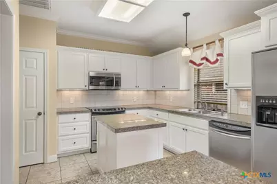 322 Green Gable Drive, Victoria, TX 77904 - Photo 8