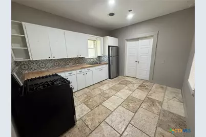 330 Adams Street, Seguin, TX 78155 - Photo 4