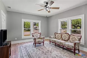 617 N Beal St, Belton, TX 76513 - Photo 10