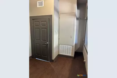 753 N Austin Street, Seguin, TX 78155 - Photo 8