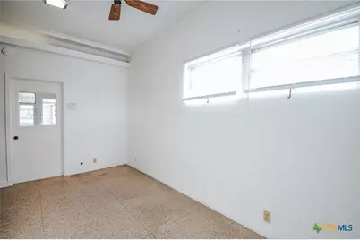 305 N Laurent Street, Victoria, TX 77901 - Photo 12