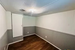 311 Carver St, Edna, TX 77957 - Photo 10