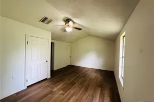 311 Carver St, Edna, TX 77957 - Photo 16