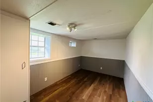 311 Carver St, Edna, TX 77957 - Photo 12