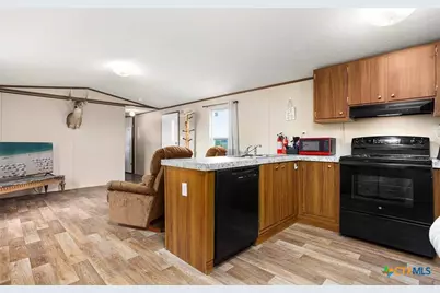 2998 County Road 302, Floresville, TX 78114 - Photo 22