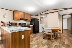 2998 County Rd 302, Floresville, TX 78114 - Photo 18