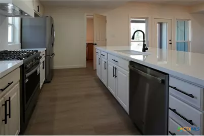 5688 Falke-Heinrich Road, Schulenburg, TX 78956 - Photo 14