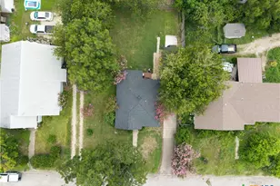 1111 McLain St, Taylor, TX 76574 - Photo 18