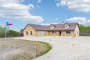 6197 Pfeil Rd, Schertz, TX 78154 - Photo 2