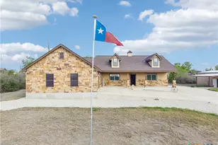 6197 Pfeil Rd, Schertz, TX 78154 - Photo 1