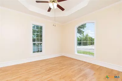 211 W Mesquite Avenue, Rogers, TX 76569 - Photo 4