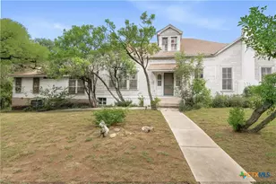 832 E Court St, Seguin, TX 78155 - Photo 2