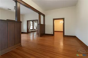 832 E Court St, Seguin, TX 78155 - Photo 8