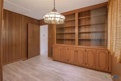 832 E Court Street, Seguin, TX 78155 - Photo 20